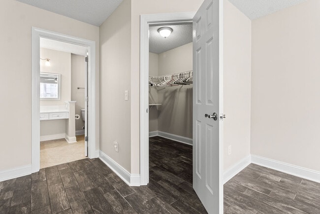 Building Photo - Woodmoor Condo