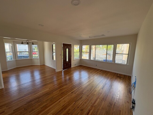 Building Photo - 3910 Huron Ave