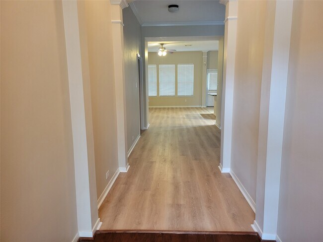 Building Photo - 15126 Summer Sunset Dr