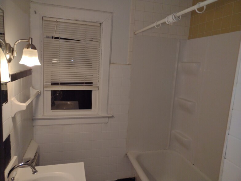 Building Photo - 875 Sheridan Avenue