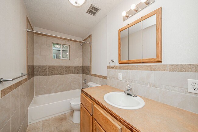 Building Photo - 1107 S Jackson St