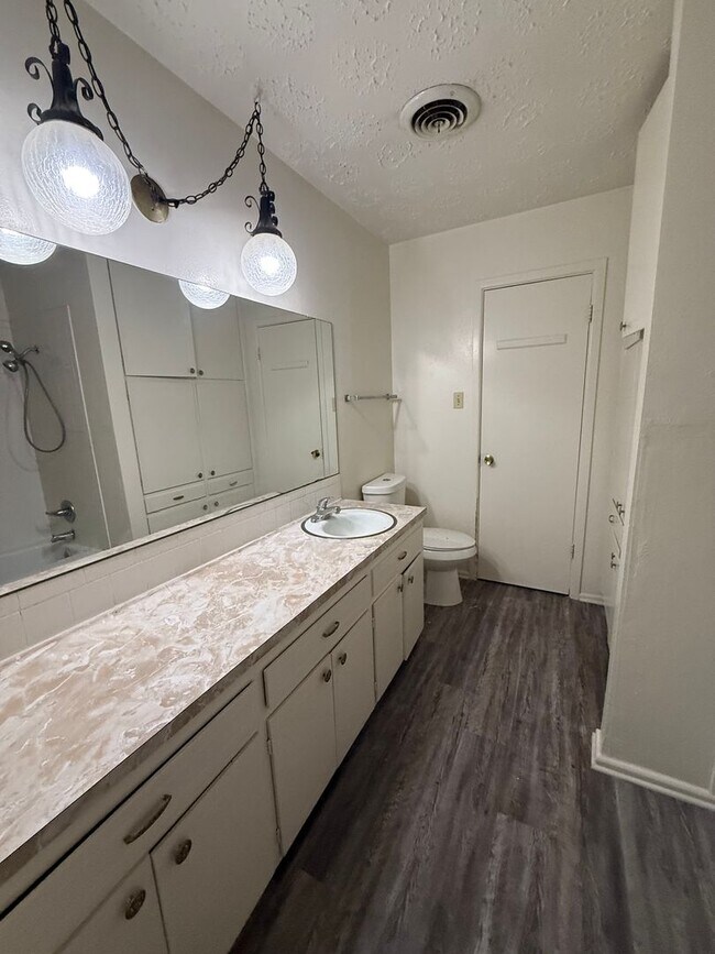 Building Photo - 2723-2723 Fair Palms Pl