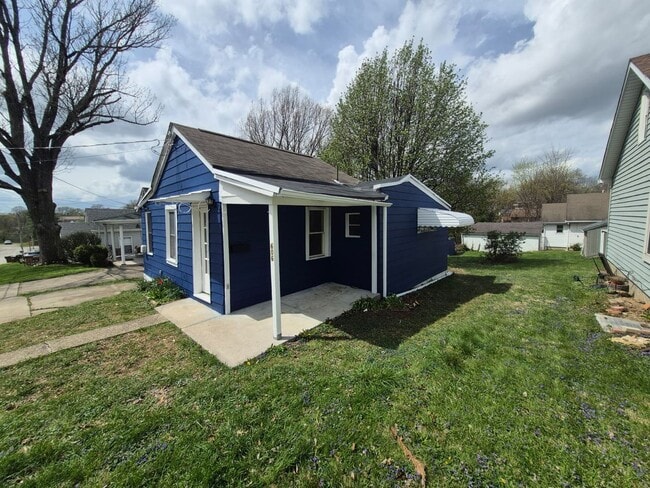 Building Photo - Fully Renovated 2-Bedroom in Elsmere – Off-Street Parking & Yard Space