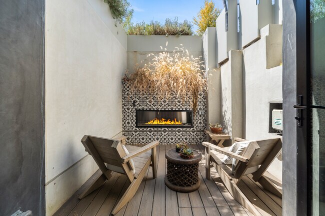 Building Photo - 838 California Ave