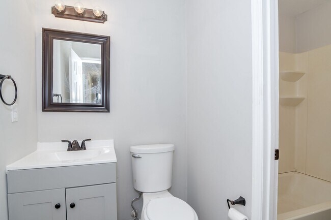 Building Photo - Excellent Newly Renovated Home!