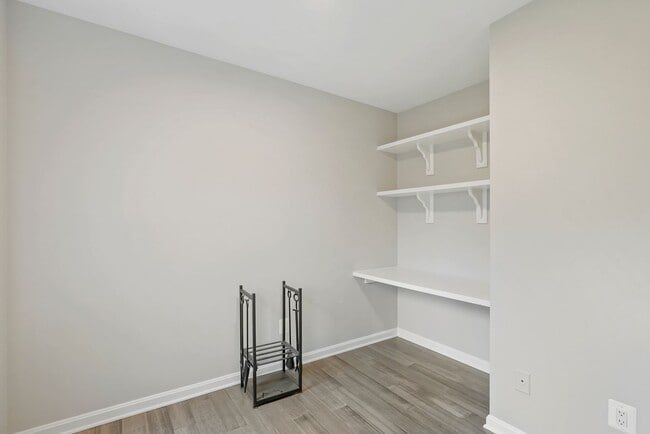 Building Photo - 2815 Lee Oaks Ct