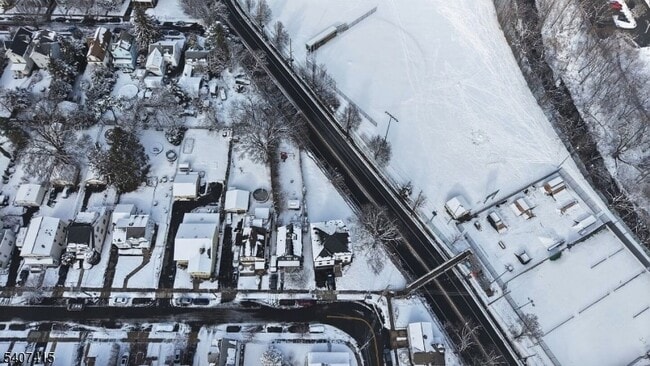 Building Photo - 7 Maple St