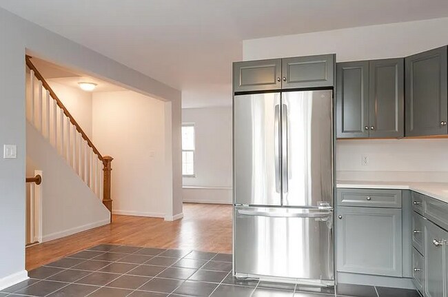 Building Photo - 5438 Claybourne St