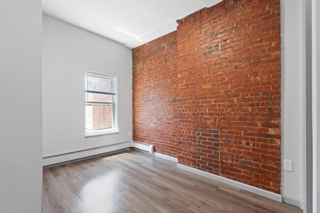 Building Photo - 232 1st St