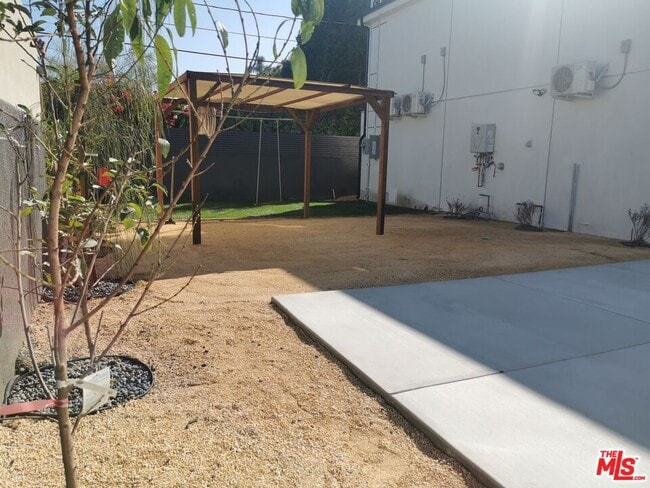 Building Photo - 1920 S Bedford St