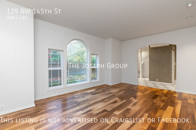 Building Photo - Beautiful 5 bed 3.5 bath in Seattle's Broa...