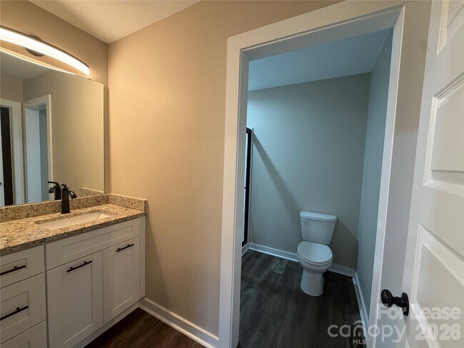 Building Photo - 620 W Bell St