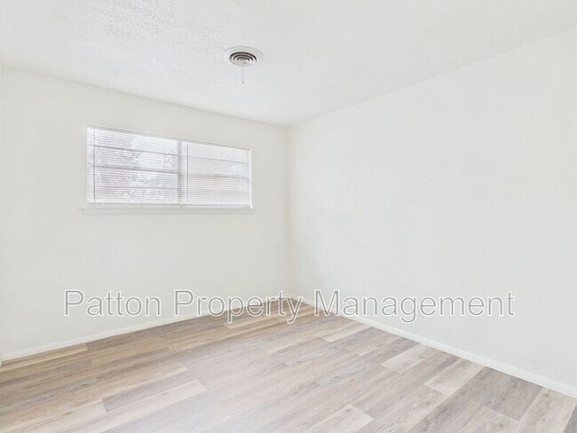 Building Photo - 3319 Teckla Blvd