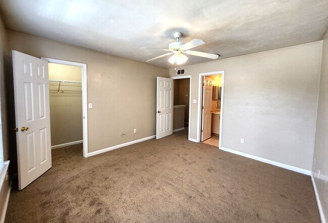 Building Photo - 3 bedroom for rent August 7, 2026 for $1695 per month, walking distance to FSU