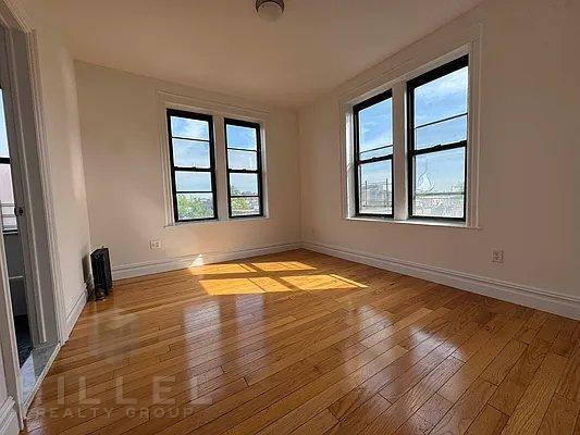 Building Photo - 3 bedroom in ASTORIA NY 11105