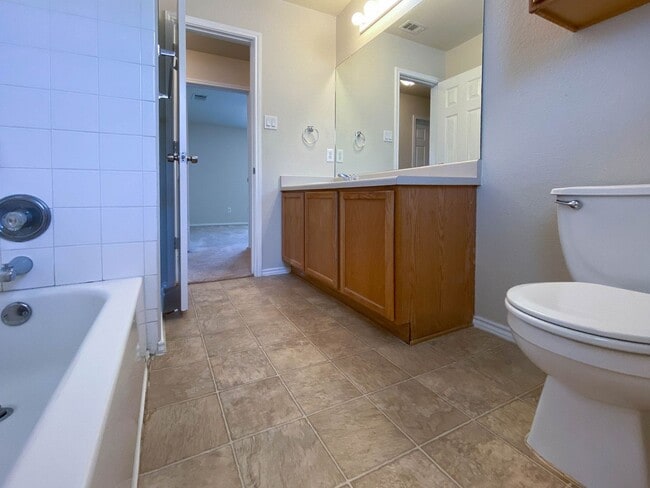Building Photo - Spacious 4/BR 2.5/BA Two-Story Home with F...