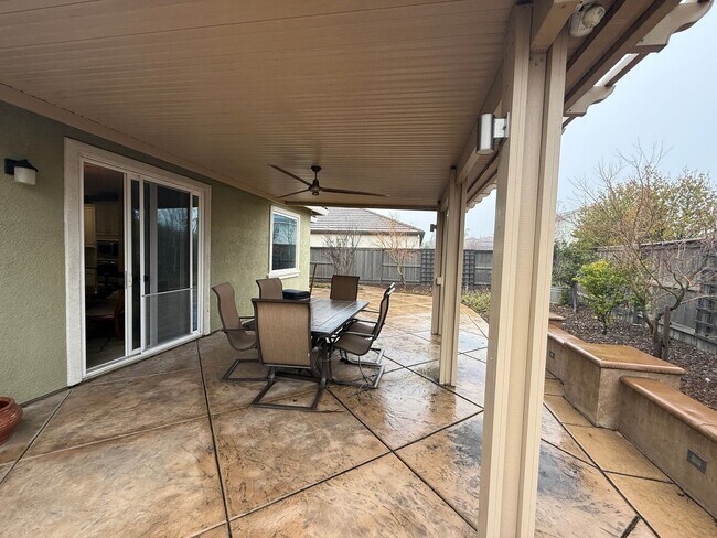 Building Photo - Beautiful Home in Springlake