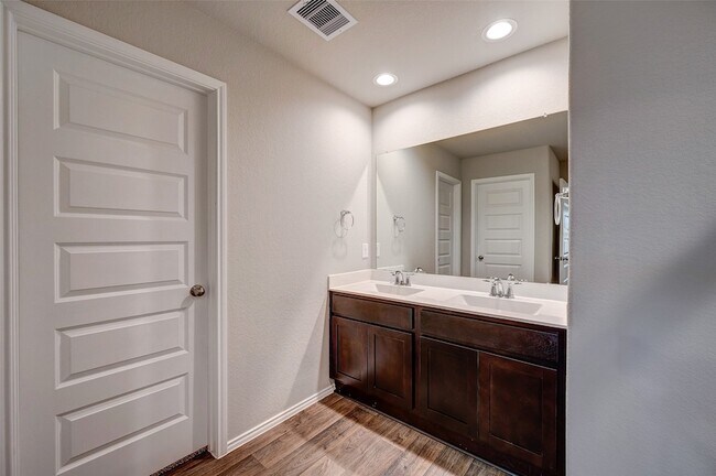 Building Photo - 1710 Goose Island Ln