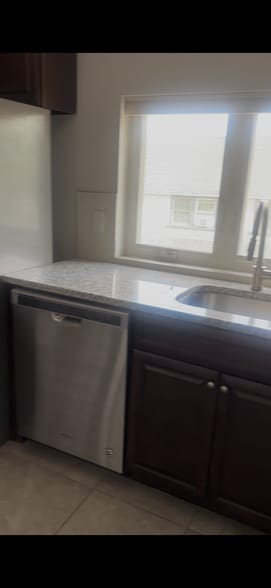 Kitchen - 220 Owen Ave