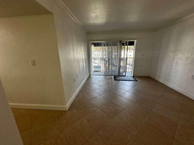 Building Photo - 1201 Lake Victoria Dr