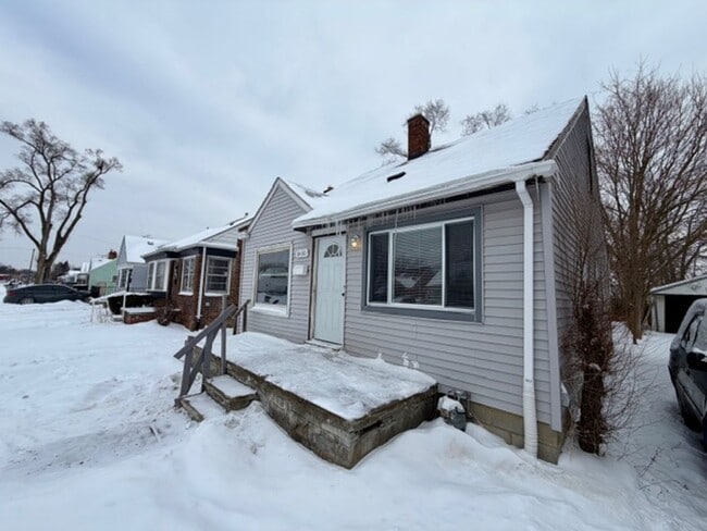 Building Photo - 3-Bedroom Section 8 Welcome