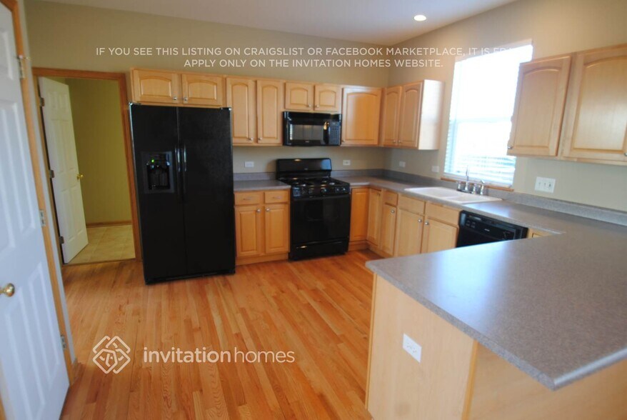 Building Photo - 13250 Red Star Dr