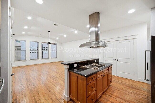 Building Photo - 2323 Sperber Ln