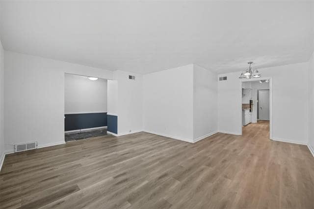 Building Photo - 705 Scottsdale Dr