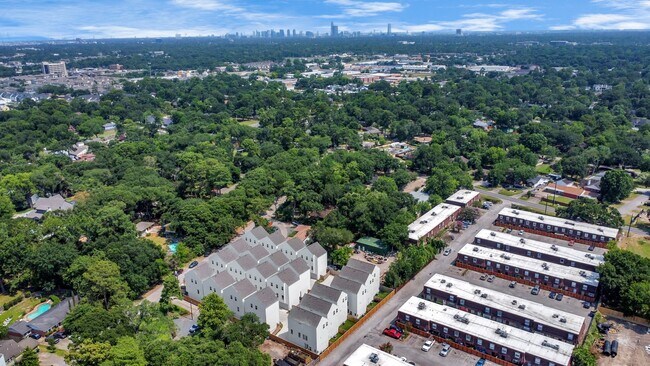 Building Photo - 2007 Bauer Dr