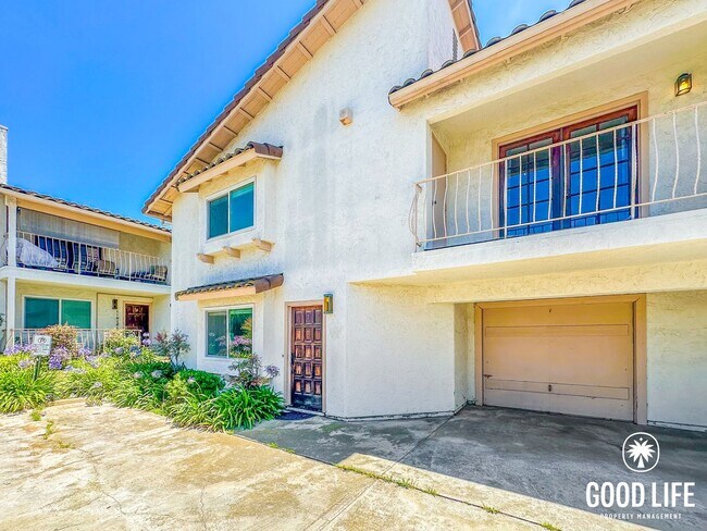Building Photo - Renovated 3BD/2.5BA Condo in Chula Vista with Fireplace, W/D & Private Balcony