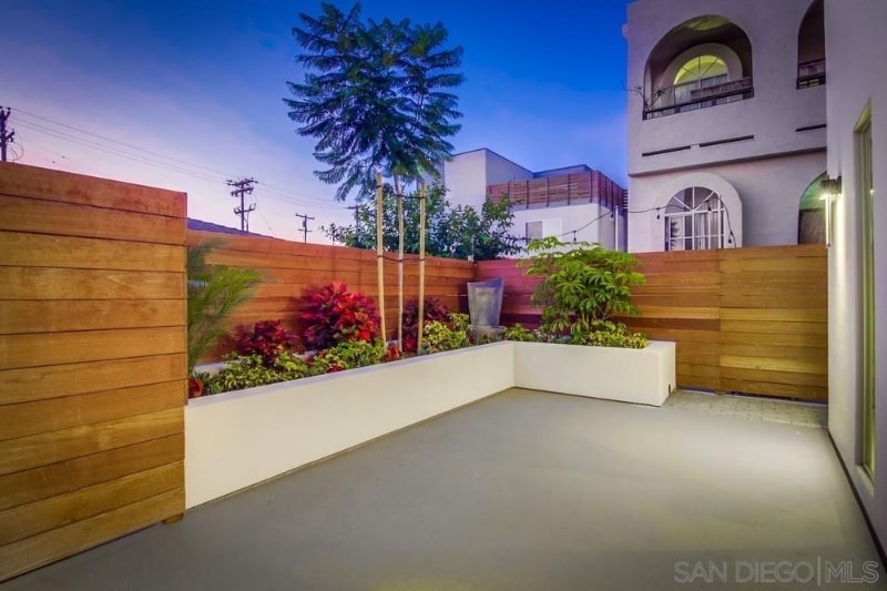 Building Photo - 3030 Jarvis St