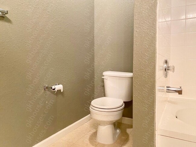 Building Photo - 2-Bed/2-Bath Condo/Pet Friendly/Voucher Accepted/Available Soon!