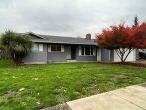 Building Photo - Coming Soon! 3 Bedroom 2 Bath McMinnville OR