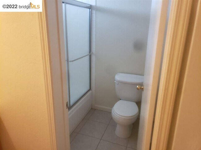 Building Photo - SHARP DISCOVERY BAY MARINA CONDO!