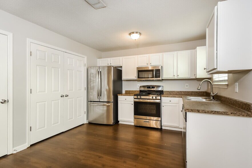Building Photo - 3209 Lower Creek Dr