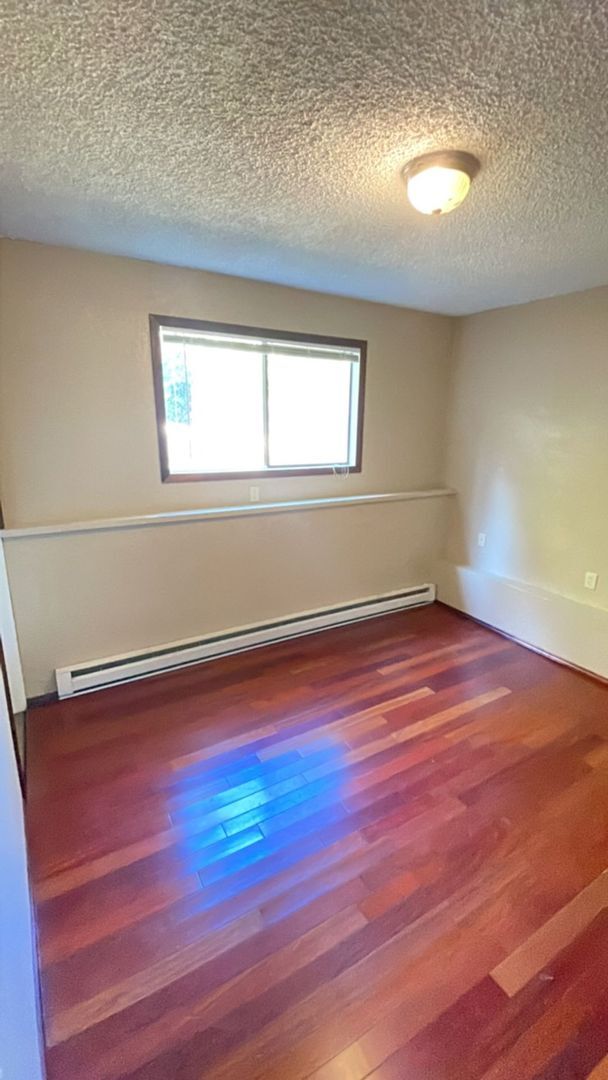 Building Photo - Preleasing Now! Split-level 4 Bedroom + 3 ...
