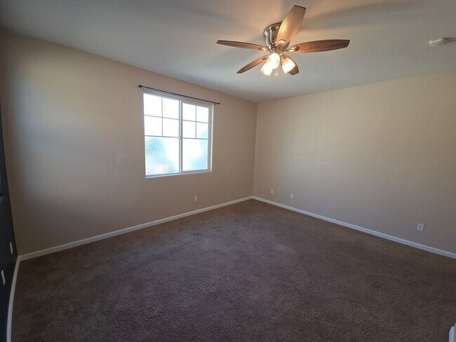 Building Photo - Gorgous 3 Bedroom 2/5 Bath home in HOA