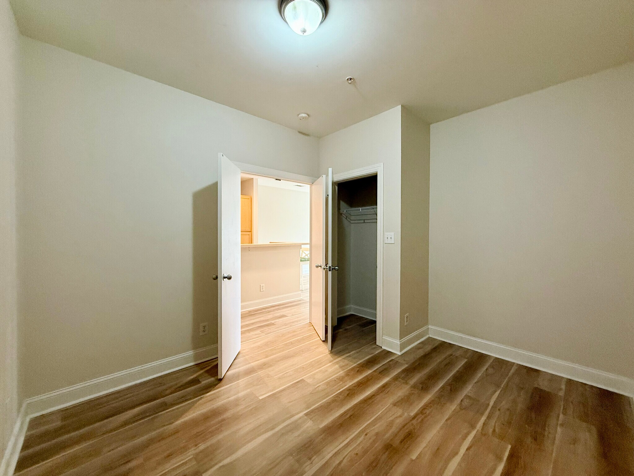 Secondary Bedroom / Office - 411 W Washington St