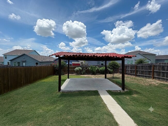 Building Photo - Modern Comfort Meets Convenient Living in San Antonio