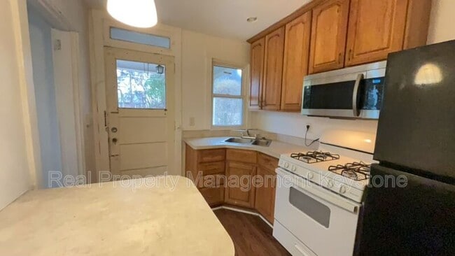 Building Photo - 1026 Mirror St