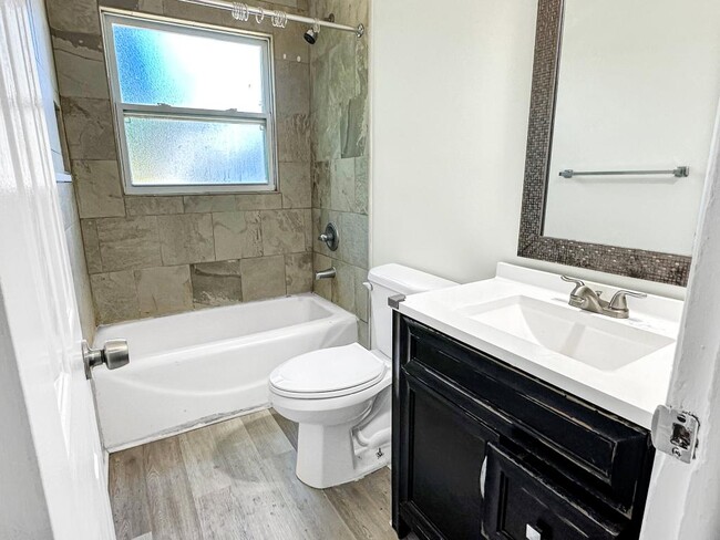 Building Photo - 1432 Ardmore Dr