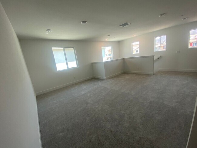 Building Photo - Like New 4 Bedroom Winchester Home Zoned for Temecula Schools