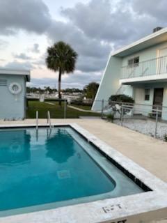 Building Photo - 725 Hummingbird Way