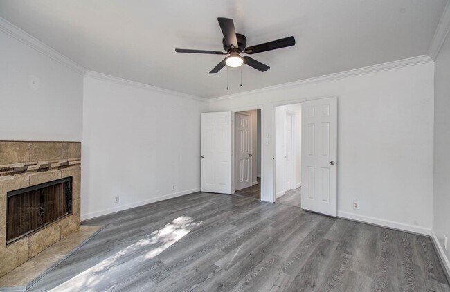 Building Photo - 674 Ravensworth Dr