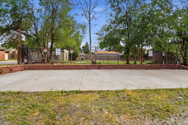 Building Photo - $1,345.95, 1 Beds - 1 Bath, Condo in Denver with Onsite Laundry!