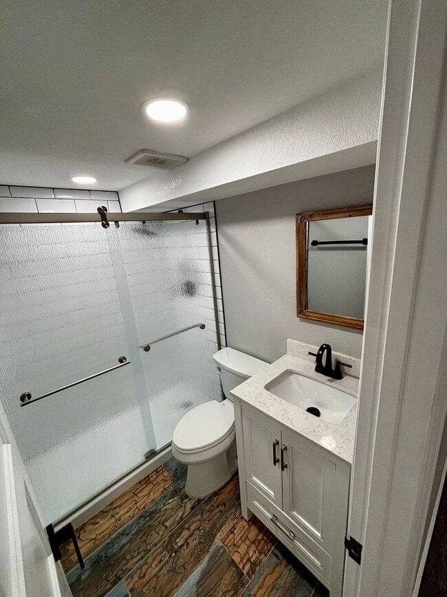 Building Photo - Stunning 5 Bedroom in the Coveted Kipling ...