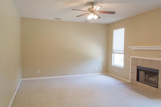 Building Photo - 340 Meadow Park