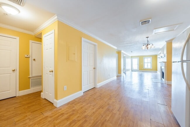 Building Photo - 426 Mt Hope St