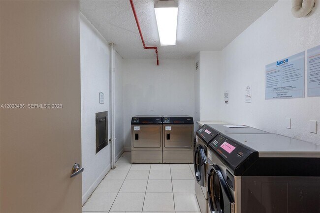 Building Photo - 3001 S Ocean Dr