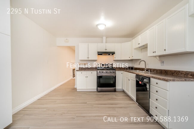 Building Photo - 2295 N Tustin St